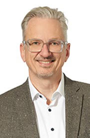 Dr. Henning Rüth
